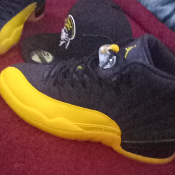 Black and university gold jordan retro 12 - Picture 3 of 4
